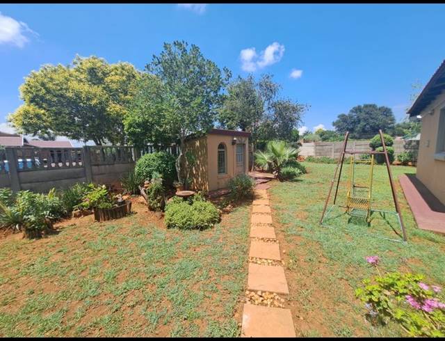 4 BEDROOM HOUSE FOR SALE IN HEUWELOORD